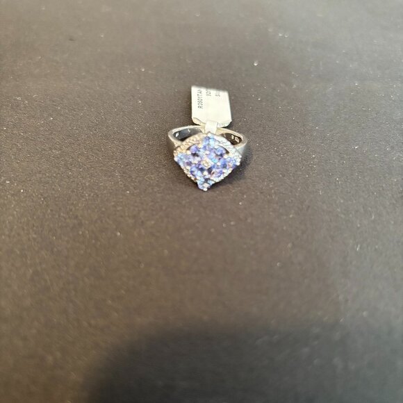 Ring - Picture 1 of 4